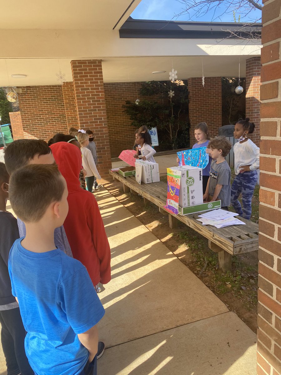 burgessmpe's tweet photo. Another successful Market Day! #economics #mpesem @beckwith_sherri @Dunns2ndGrade @MPE_Mustangs https://t.co/ciak6e3iKZ