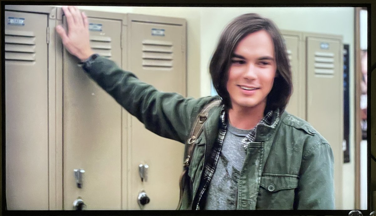grasonas's tweet photo. Scrolled aimlessly in search of something to watch and came across a *Little* known show where this familiar-looking cutie popped up in episode 1x14 🥰
#CalebRivers #PLL #TylerBlackburn https://t.co/ojXv0DLGWz