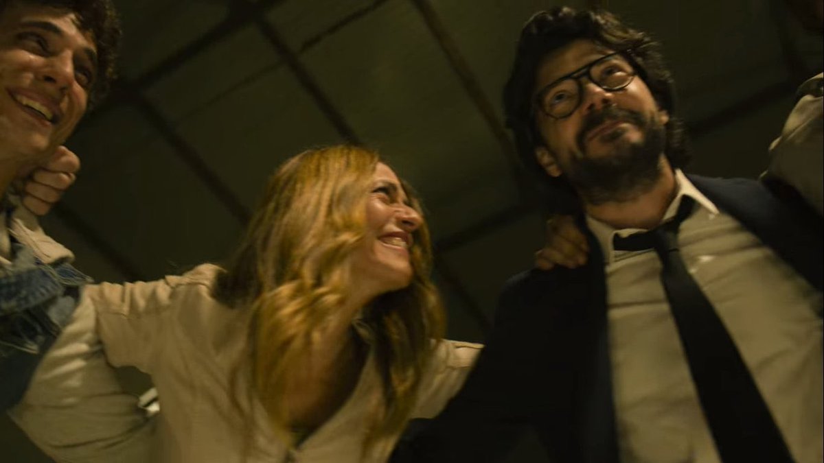 ArshadSana2's tweet photo. It ended too well✨😻🍂
End of masterpiece 🔥
#MoneyHeist #LaCasaDePapael5 #LCDP5 
That scene made me emotional ✨🖤 https://t.co/Qh1JSPC4W7