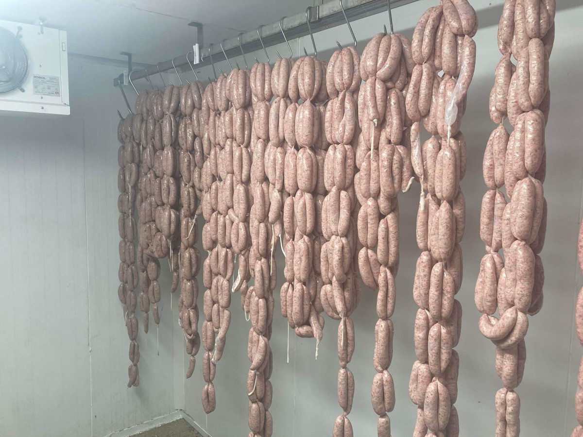 Outdoor born and reared, forage fed #largeblackpork anyone? 🤤🤤Plenty to go round, will be appearing on our website this weekend (link in bio). #directsales #fromthefarmgate #sustainable #regenerativeagriculture #rewilding