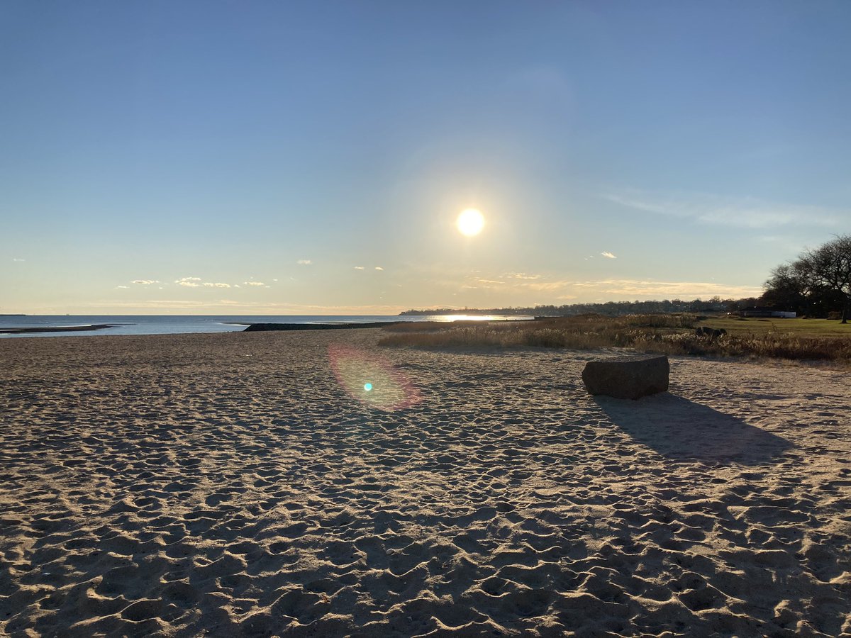 CallMeAmillion's tweet image. As y’all know &amp;amp; I’ve shared before. At one of my favorite spots getting what I love to get. 🌊☀️💨 #BrainOxygen #OxygenatedBrain #BreathOfLife #TheBeach #MyElement #Walk #SisterSister #ForYourEyes #BlessedDay