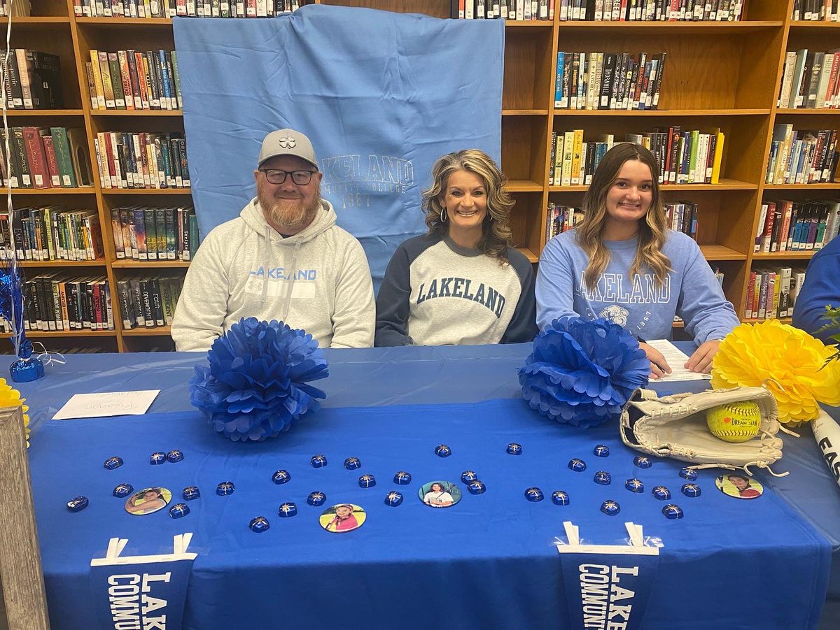 Another Emerald signed today!   Congratulations Reagan on signing your LOI to play at Lakeland.   We are so happy for you