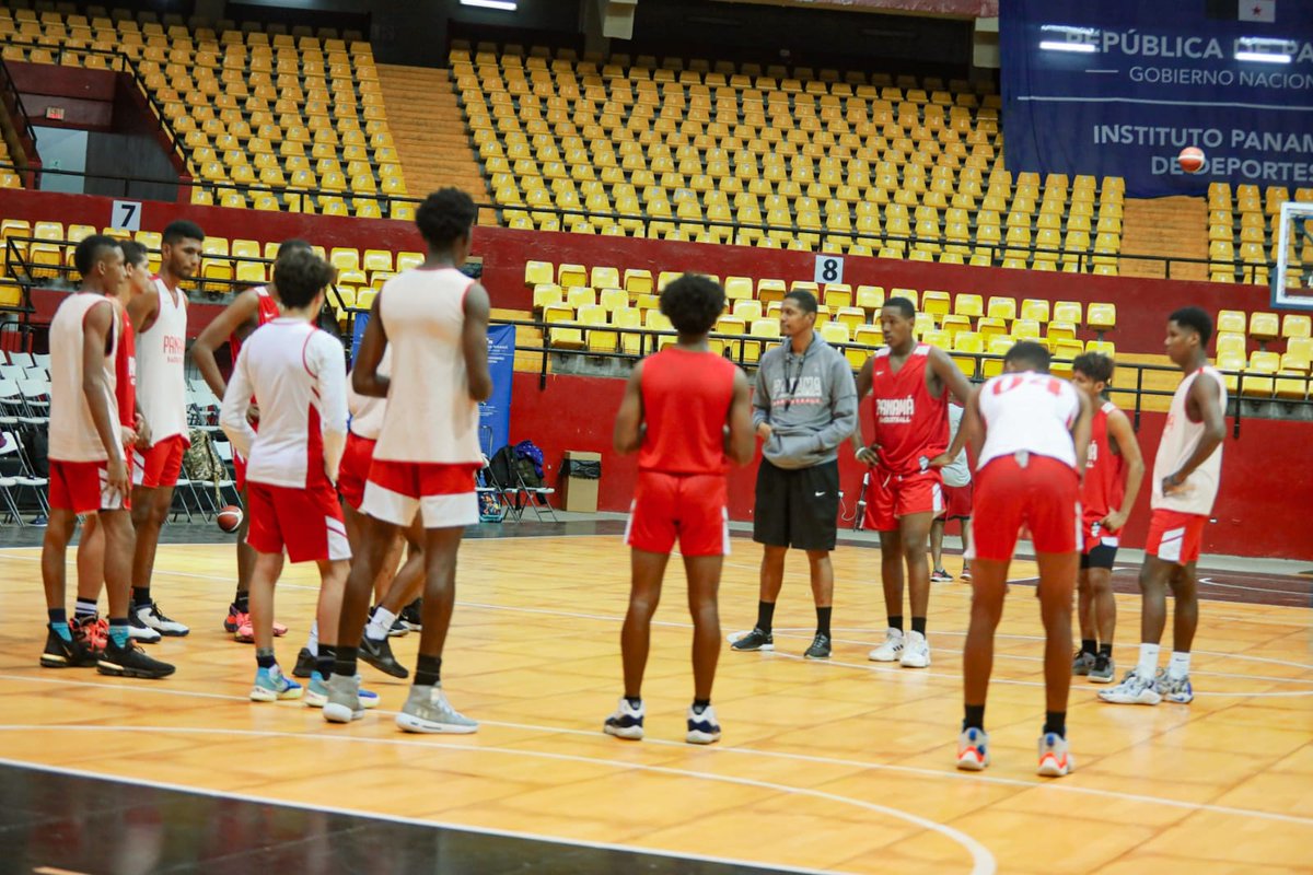 FePaBa's tweet photo. 💪 Entrenan nuestros jóvenes guerreros para el compromiso que se avecina del 6 al 12 de diciembre en México, @centrobasketmx.

🏀 ¡Torneo Centrobasket U17, Mexicali 2021!

🇵🇦 #VamosPaEncima #PanamáBasketball https://t.co/wSVMwg0MNQ