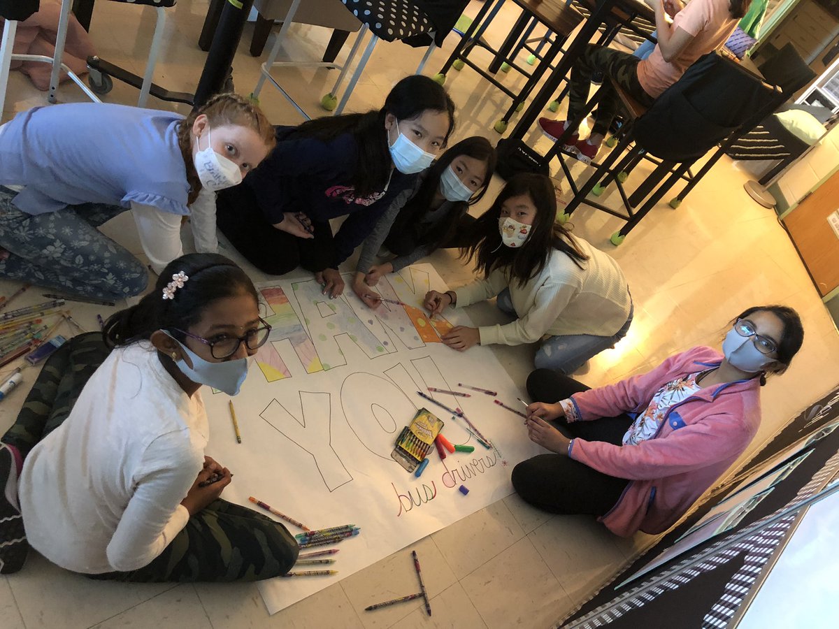 KatieRenners's tweet photo. 1st Comets Give Back project was amazing. My Ss chose to make thank you cards and posters for the bus drivers as well as decorate motivational quotes to hang in the buses. Love their kind ๐. #MIStrong #InfinityMI https://t.co/oIUOCBLRfs