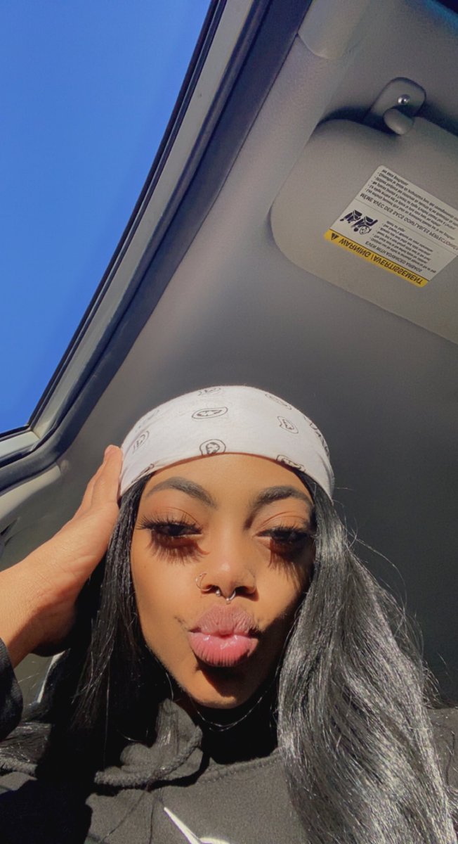 briidott's tweet photo. need to post more selfies on here ✨🧚���‍♀️ https://t.co/1Kp6NOTsTP