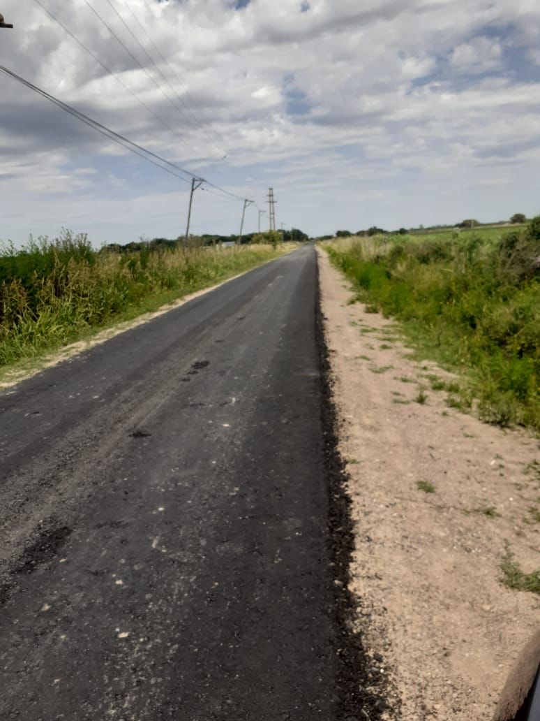comuna_oliveros's tweet photo. 👏👏En el día de la fecha se concluyó la carpeta asfáltica de la entrada de Solares Norte, con una extensión de dos kilómetros🚜 https://t.co/dZQMSjkQYm
