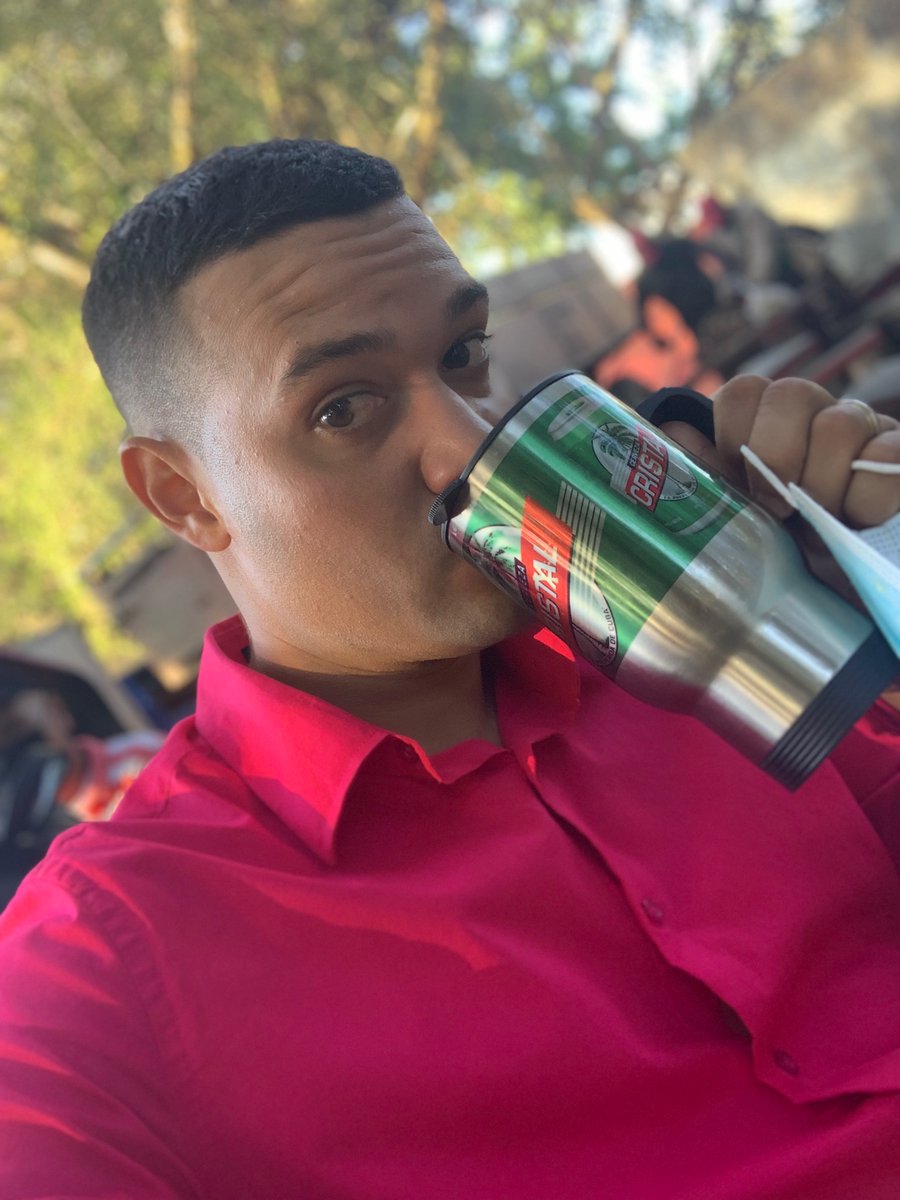 Noelvys8's tweet photo. Celebrando el día #MedicinaLatinoamericana. Felicidades 🎉🎊🍾 #medicine #Doctor https://t.co/RgsmIkpYT9