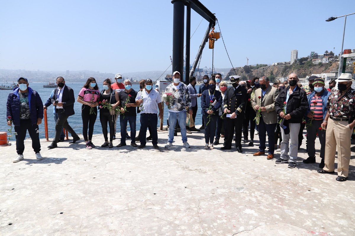 rmunda's tweet image. Hoy estuvimos en el 85 aniversario de la caleta el membrillo, caleta de pescadores artesanales, en el mar depositamos una flor en homenaje a los pescadores que ya no están, y lo dije, los pescadores artesanales pueden contar con nosotros, siempre..@modatima_cl