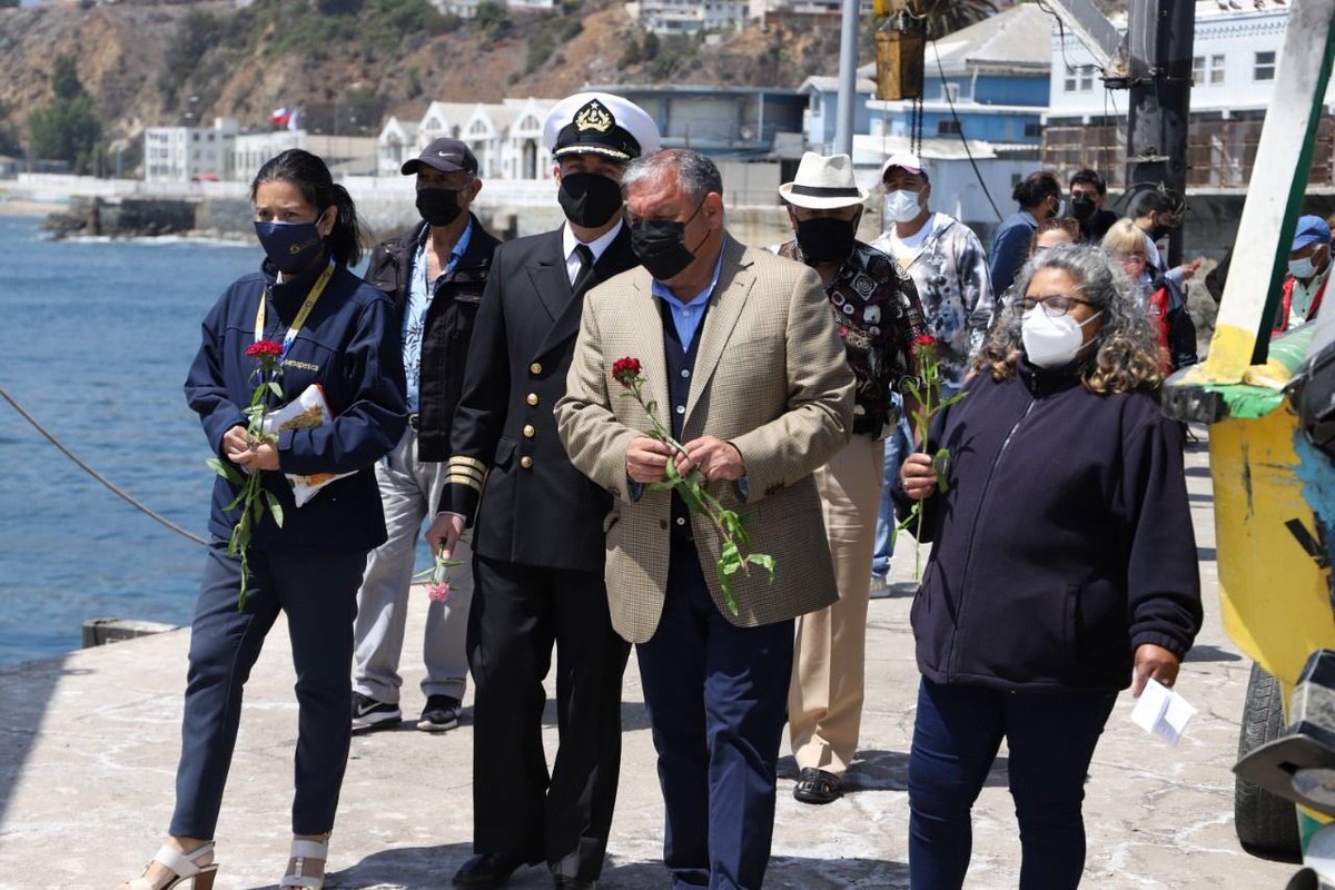 rmunda's tweet image. Hoy estuvimos en el 85 aniversario de la caleta el membrillo, caleta de pescadores artesanales, en el mar depositamos una flor en homenaje a los pescadores que ya no están, y lo dije, los pescadores artesanales pueden contar con nosotros, siempre..@modatima_cl