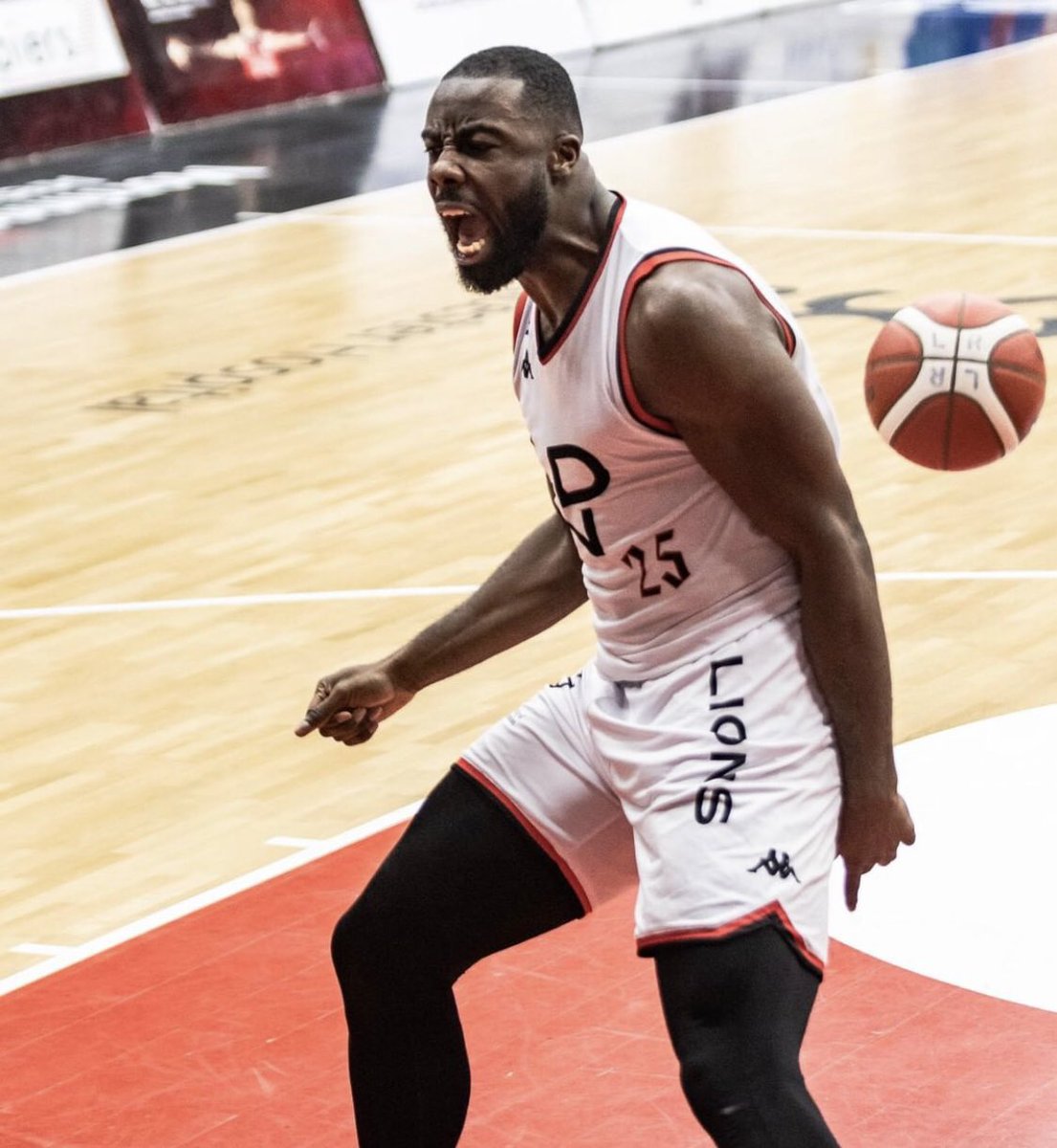 LondonLions's tweet photo. Hey Lions Fans!

We’re giving away 2 court-side seat tickets for Sunday’s game against the Manchester Giants to a lucky fan that likes this tweet 🙌🏀

*Must be following us to enter*

Good luck 😉 https://t.co/4EkGb55dAV