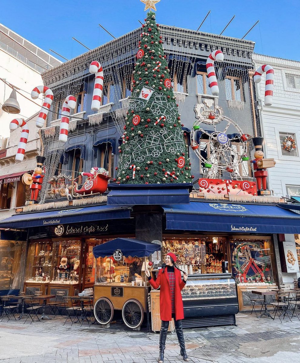 yapilacaklisten's tweet photo. İstanbul Kadıköy’de Yılbaşı Konseptli Dış Tasarımıyla  Şekerci Cafer Erol’a Gitmek https://t.co/2PZKzDhFWs