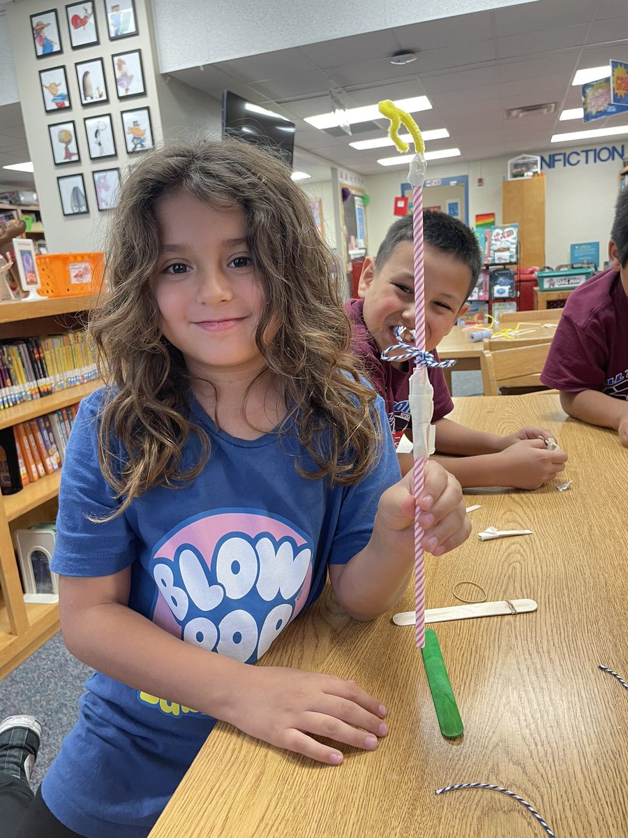 lorchris7's tweet photo. Makerspace fun!  @JJELibraryLions https://t.co/w11oetyGdQ