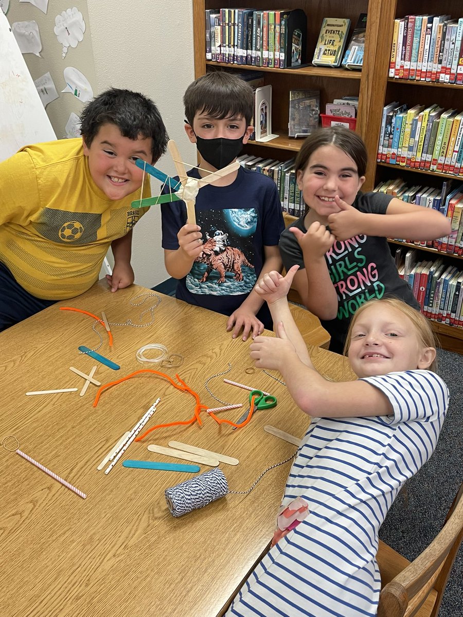 lorchris7's tweet photo. Makerspace fun!  @JJELibraryLions https://t.co/w11oetyGdQ