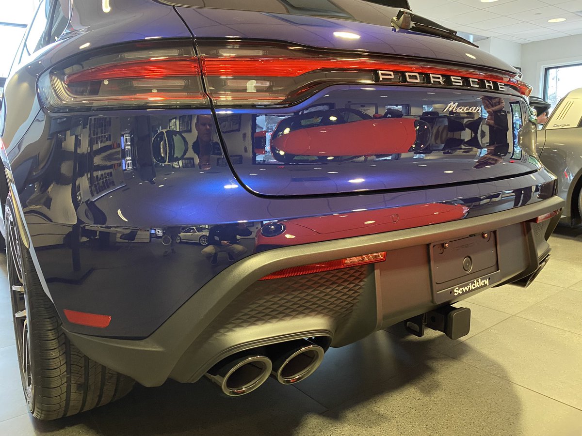 SCS_Porsche's tweet photo. Just got here! 1st new 2022 #Macan w updated touch center console-wheel options-front/lower fascia redesign-more HP, bells and whistles!
#AllIWantForChristmas https://t.co/dra4qJm4fh