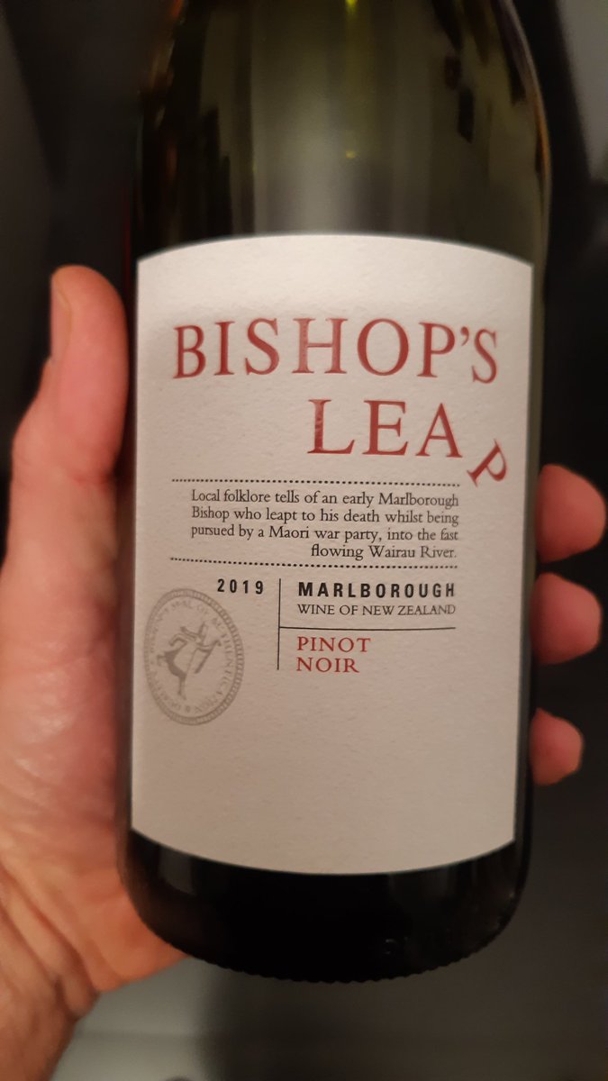 stefano_menon's tweet photo. Pinot nero dalla Nuova Zelanda con un bel, classicone sentore di merde de poule, fantasticamente descritto da mio figlio come "cacca e lavanda" 😀 Pulito in bocca. #wine #aVVinamenti #IlVinoSullAcqua #NewZealand #pinotNoir https://t.co/QP9fbtmCgf