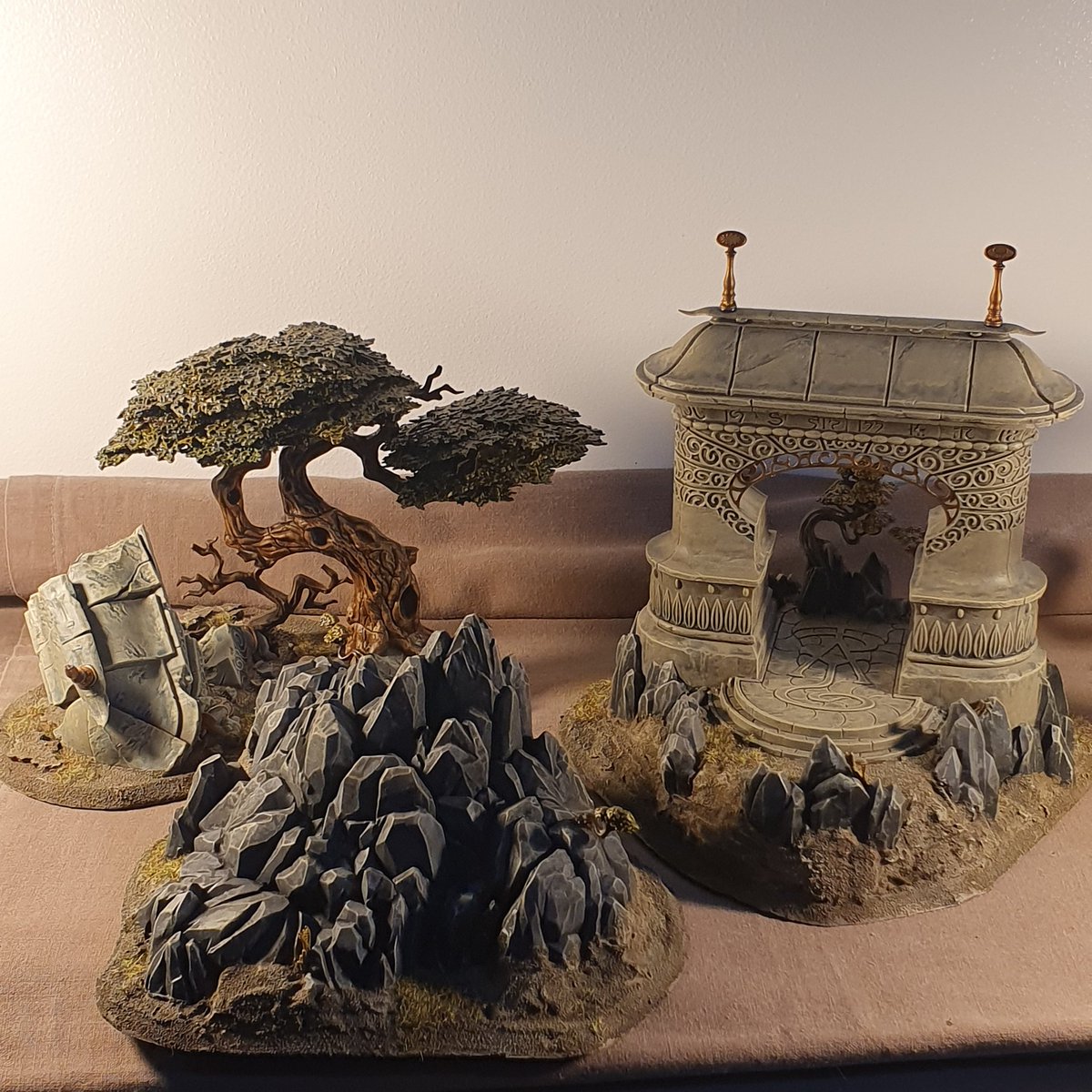 WarbossKurgan's tweet photo. My 4 favourite models I have painted this year, mostly centred on the #AnimosityIII campaign: #ThePrimeDominion
* The scenery my Prime Dominion board.
* The Baron, an orruk pirate explorer.
* An Iscarneth Aelf mage (an NPC).
* A objective marker for a Library. https://t.co/mIXEOma4Qt