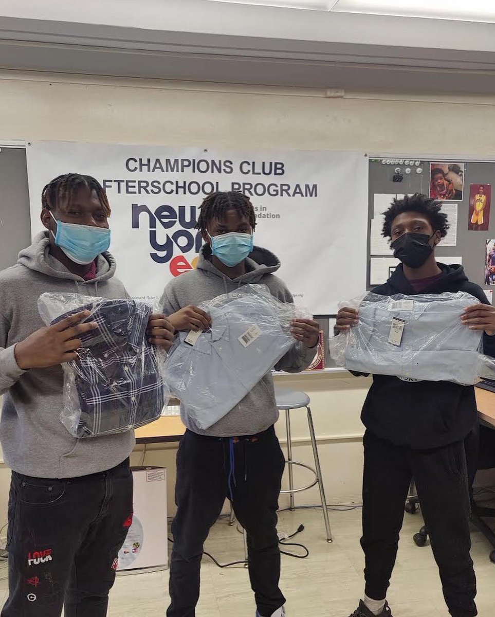 TheNHSBA's tweet photo. Our New York Chapter had a blast on Tuesday! They were surprised by @ralphlauren and gifted interview attire! We know they’ll put it to good use. Thanks again Ralph Lauren! https://t.co/r98TSFobBJ