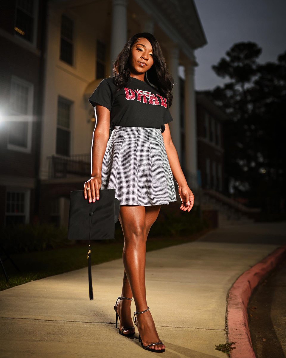 a___thequeen's tweet image. 7 days till I walk across that stage to receive my B.S. in Health Science ❤️ Literally prayed for this moment, and wouldn’t be here without God. 
#donewiththisBS
📸: @TroyWTheCamera