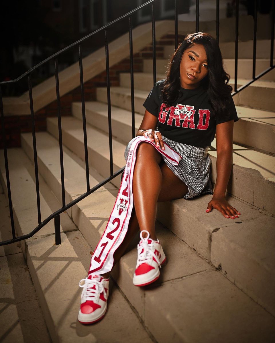 a___thequeen's tweet image. 7 days till I walk across that stage to receive my B.S. in Health Science ❤️ Literally prayed for this moment, and wouldn’t be here without God. 
#donewiththisBS
📸: @TroyWTheCamera