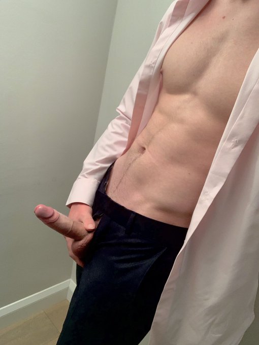 18 Wyd if you find me at work like this?? ??

#bi #gay #muscle #onlyfans #shirtlessboys #shirtlessguys