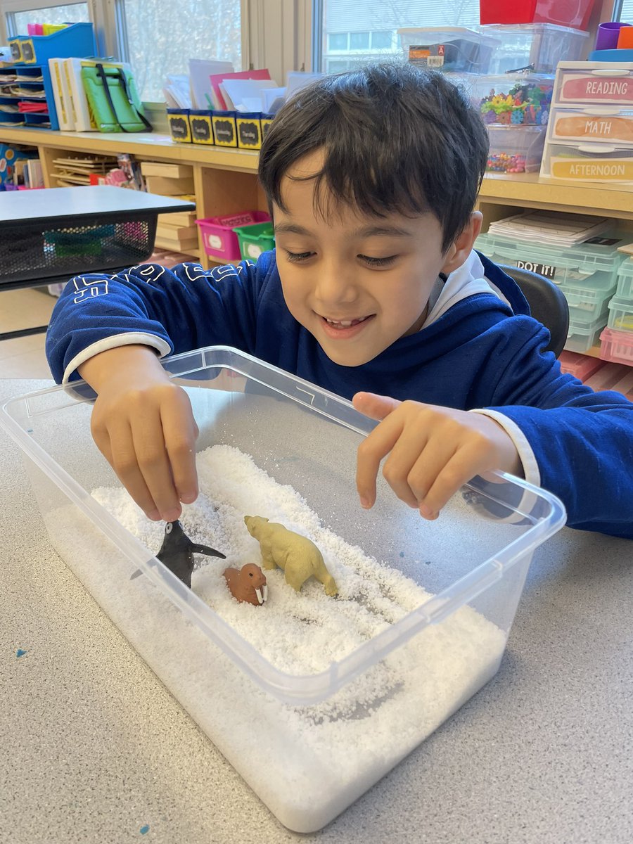 mrswalshsped's tweet photo. There’s ❄️snow❄️ place like room 2106 💕

We loved making our own sensory snow today ☃️ https://t.co/tpdcvxPji6
