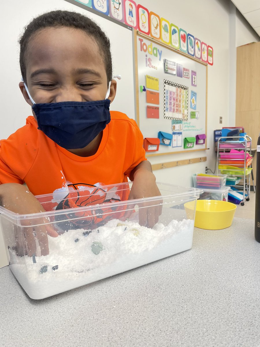 mrswalshsped's tweet photo. There’s ❄️snow❄️ place like room 2106 💕

We loved making our own sensory snow today ☃️ https://t.co/tpdcvxPji6