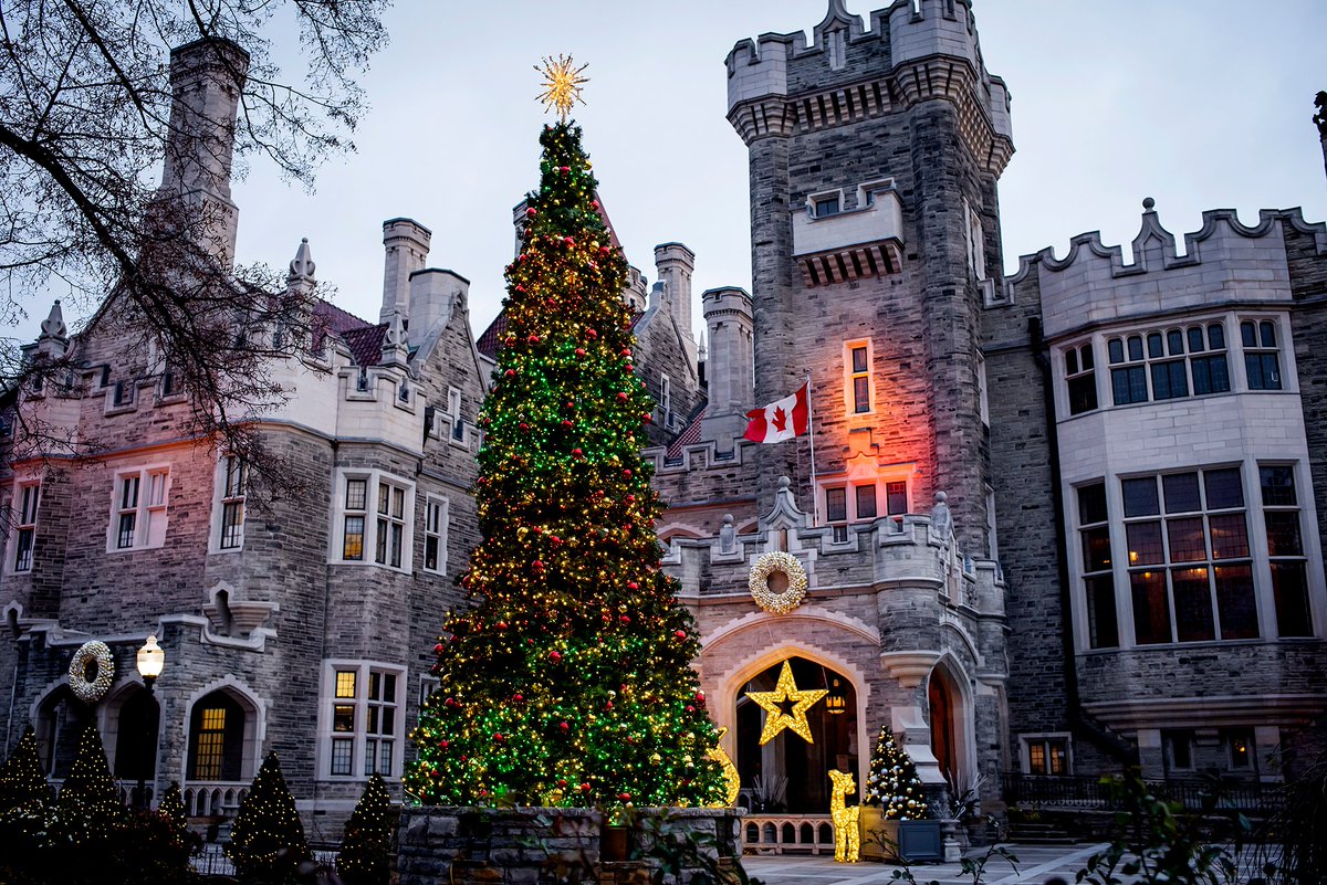 CasaLomaToronto's tweet photo. It's beginning to look a lot like Christmas! The festivities have officially unraveled at the castle. Join us tonight and experience the magic!🎄🏰

Doors open at 6pm. Purchase tickets: https://t.co/NqZuaBiouN https://t.co/JVDjOCie8j