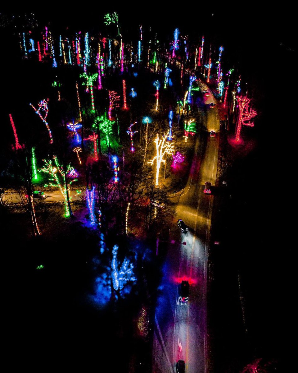 Buckle up for the holidays in PA🚗✨ #PABucketList
📍: Herr's Annual Christmas Lights, Nottingham, PA
📸: <a href="/dronebydro/">DBD 📸🎞🚁</a> via Instagram