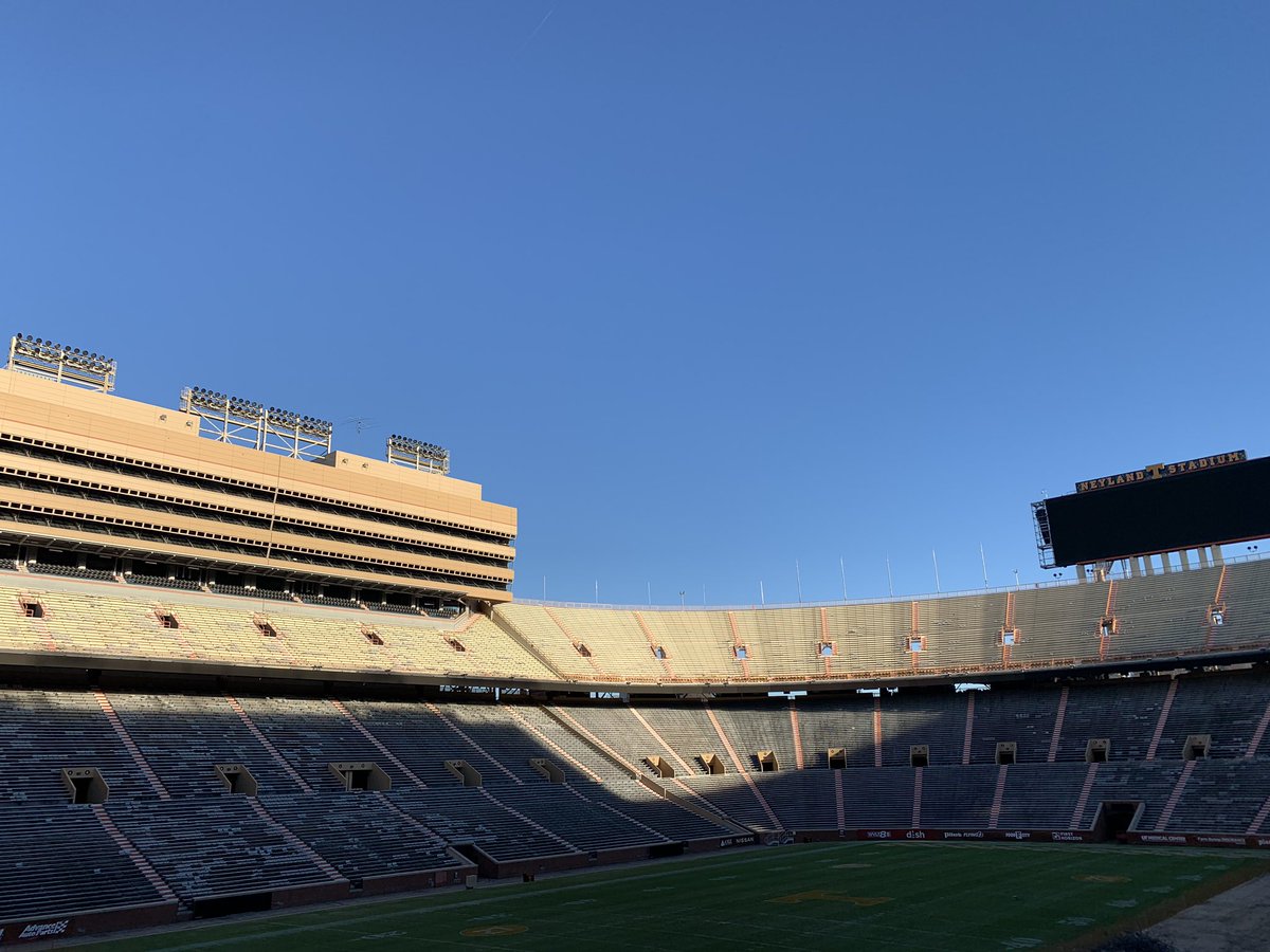 CoachEkeler's tweet photo. All around the country players are talking about @Vol_Football.  Huge recruiting weekend with a bunch of RLD’s.  Coincidence👀? Weather is 75 &amp; sunny -just feels like the man up stairs wants us to WIN👀.  Let’s GOOO https://t.co/5w9AIhTrBH