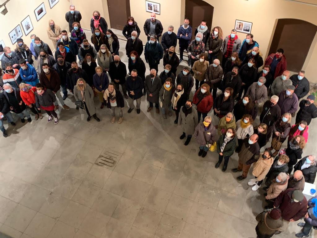 vallsxlallengua's tweet photo. Avui 68 entitats de la ciutat hem fet néixer #VallsperlaLlengua!!! 
Som aquestes: @aaeet_valls, Agrupació de Confraries i Germandats de la Setmana Santa, @CaudeValls, @nitsdeclassics, Artesans de l’Alt Camp, @elboudevalls, @barrianticvalls, Associació de Comerciants del Carrer de https://t.co/xfLr7sQWja