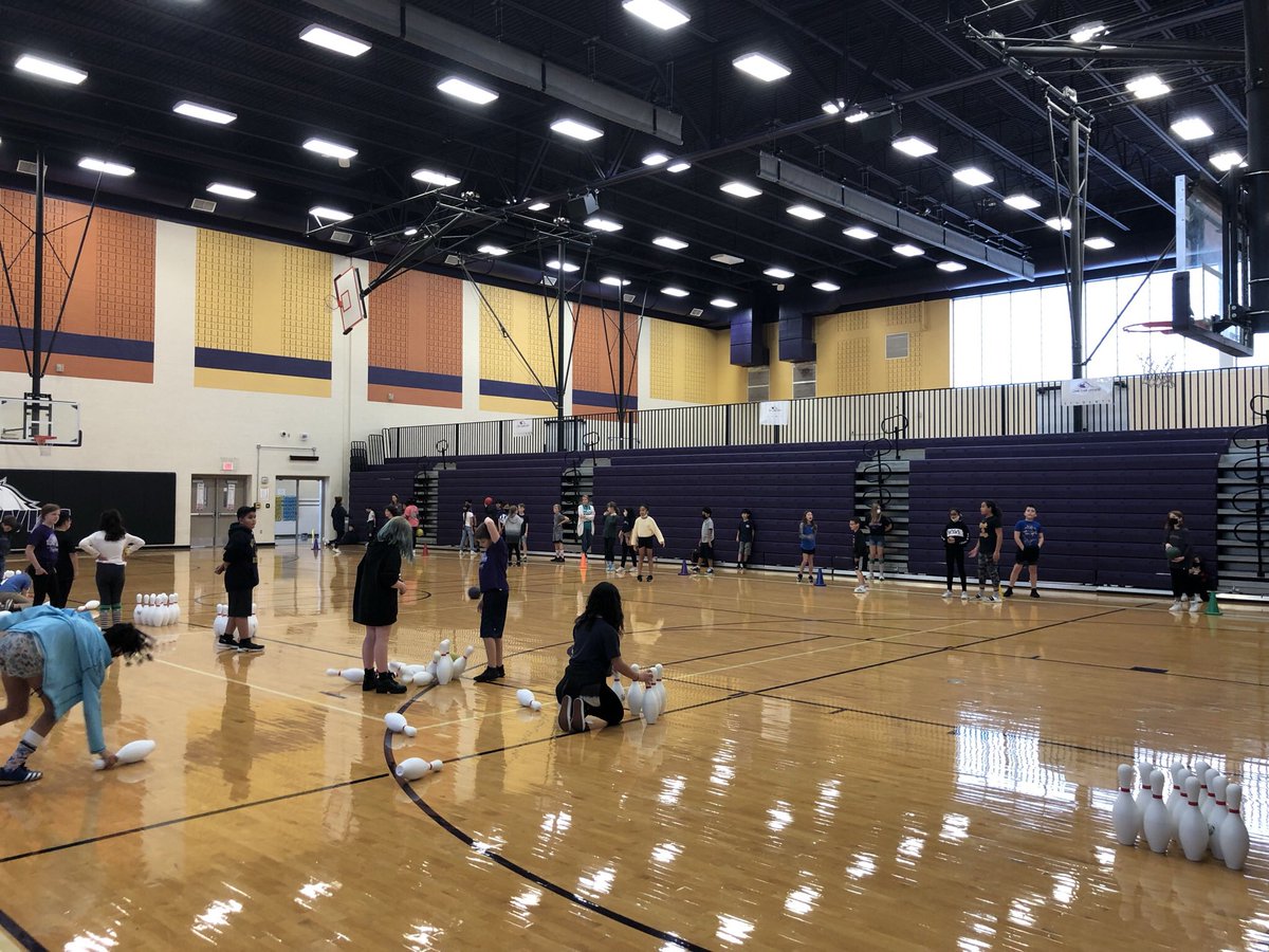 5th Grade 10 pin bowling with Holiday music… can’t beat it!  @TimberviewMS
