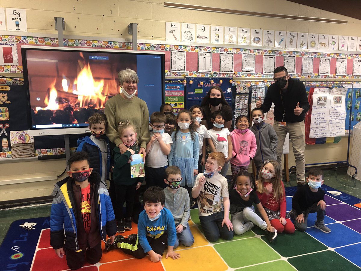 MaureenStalter's tweet photo. Reason one million and one why I moved my family to Marlboro CSD. To see my mom be the mystery reader to my daughters class. #proudDuke https://t.co/DE0BvTsR10