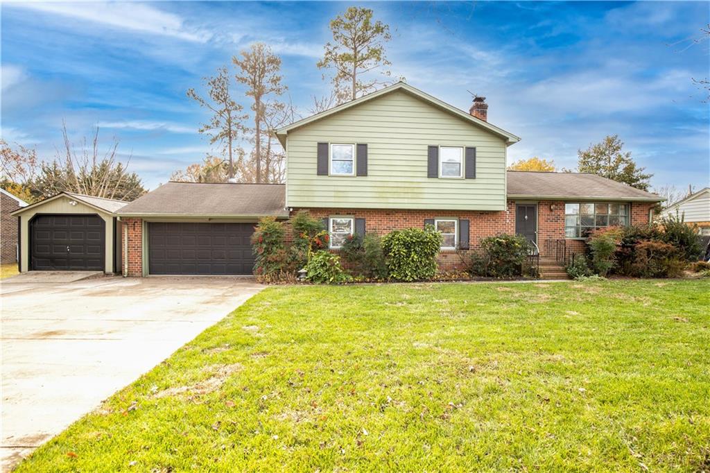 FrontDoor804's tweet photo. Just listed by Jeremy Cecchettini in #ColonialHeights #VA. 1313 Canterbury Lane! Please retweet!  https://t.co/1bYJFYvhDs https://t.co/5PKa3pt47b