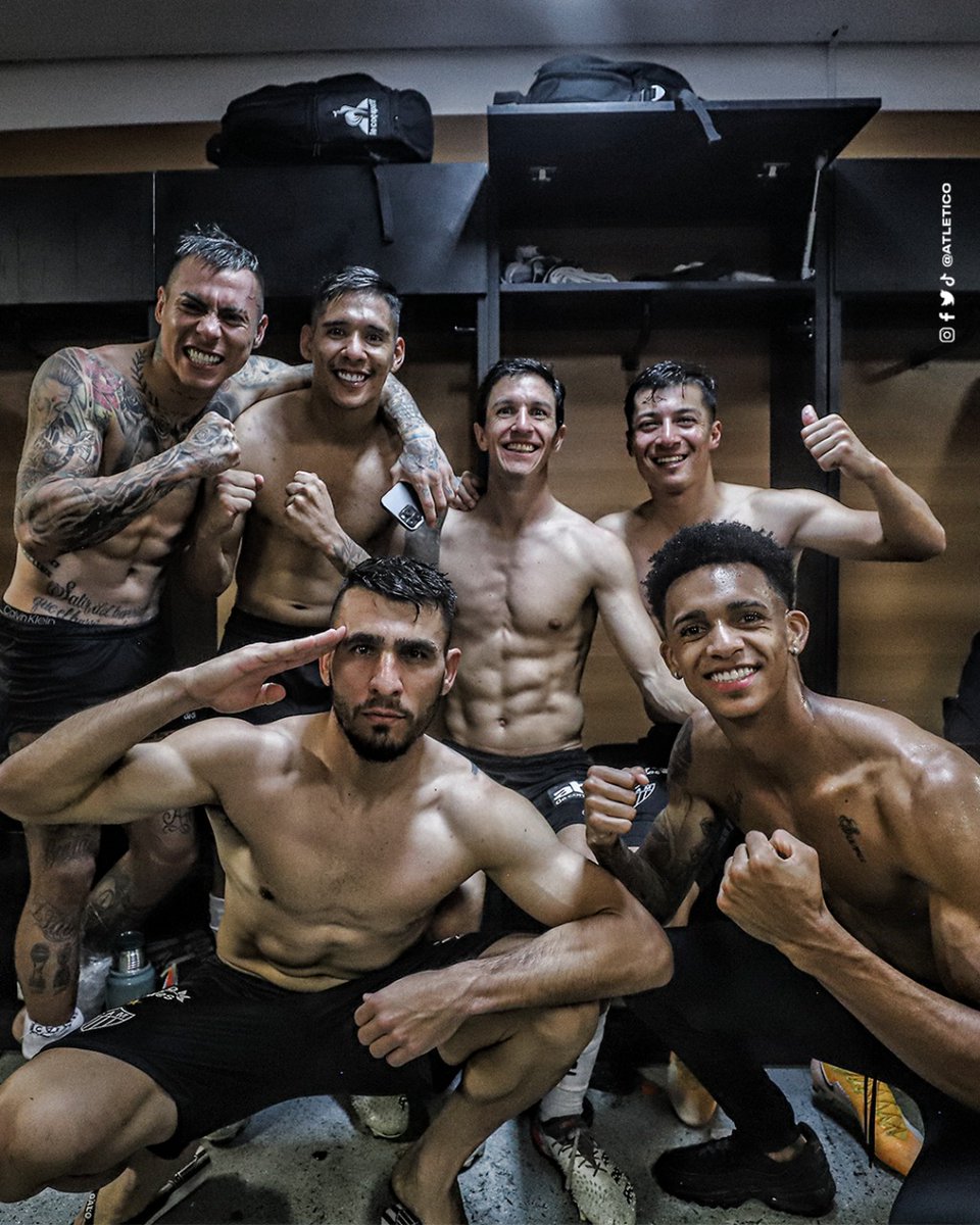 Atletico's tweet photo. 🐔 CAMPEONES! Sangue latino e alvinegro. 🇵🇾🇪🇨🇨🇴🇨🇱🇦🇷

🏆🏆 #BicaBiCAMpeão https://t.co/MZkHQwa0KV