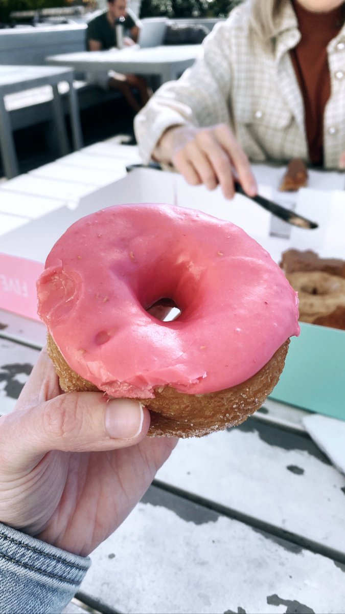 AbbyGrimaldi23's tweet image. Introduced my mom &amp;amp; dad to @Five_Daughters today! 🍩🍩🍩