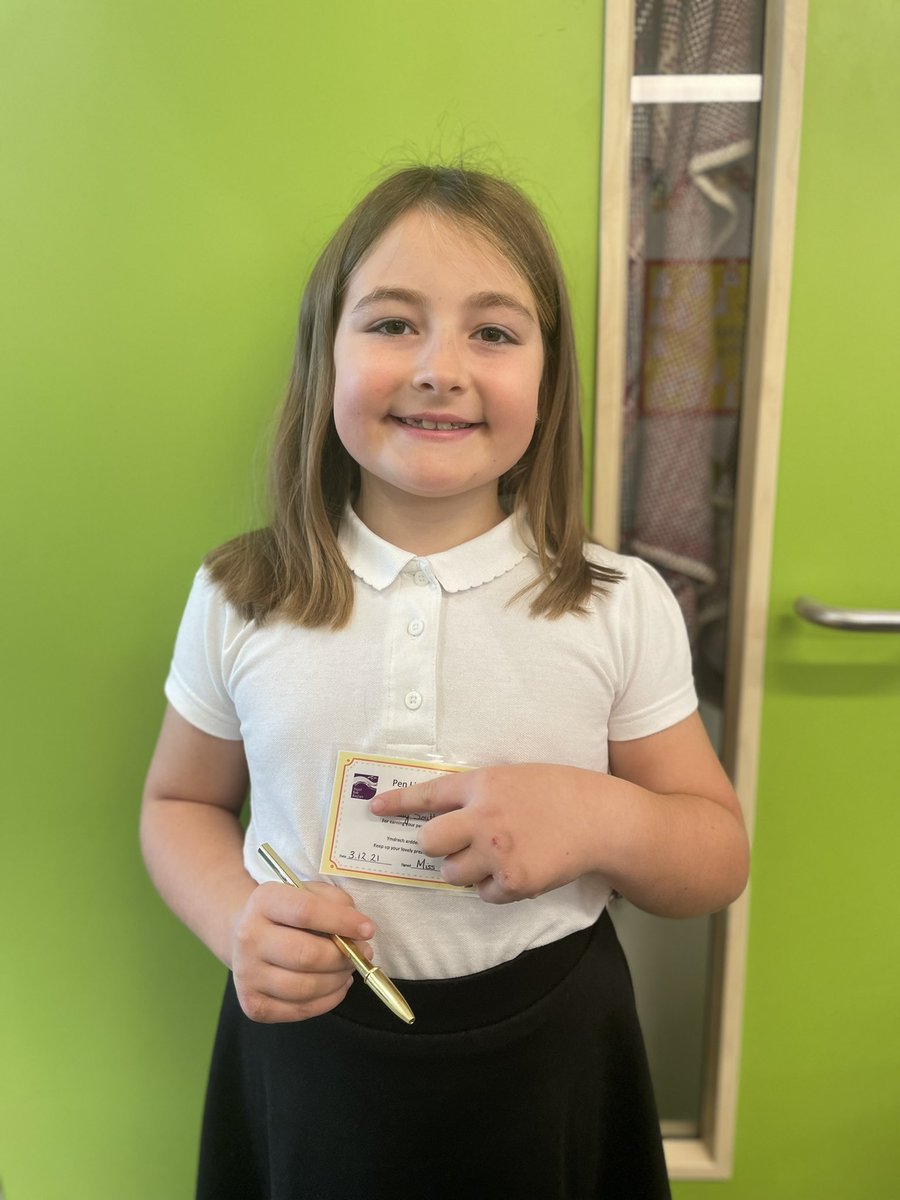 A huge llongyfarchiadau to this little lady for working so so hard on her handwriting. It was a pleasure awarding her my first pen license this year and it is so well deserved. Gwaith da! 🖊🥳🤩
