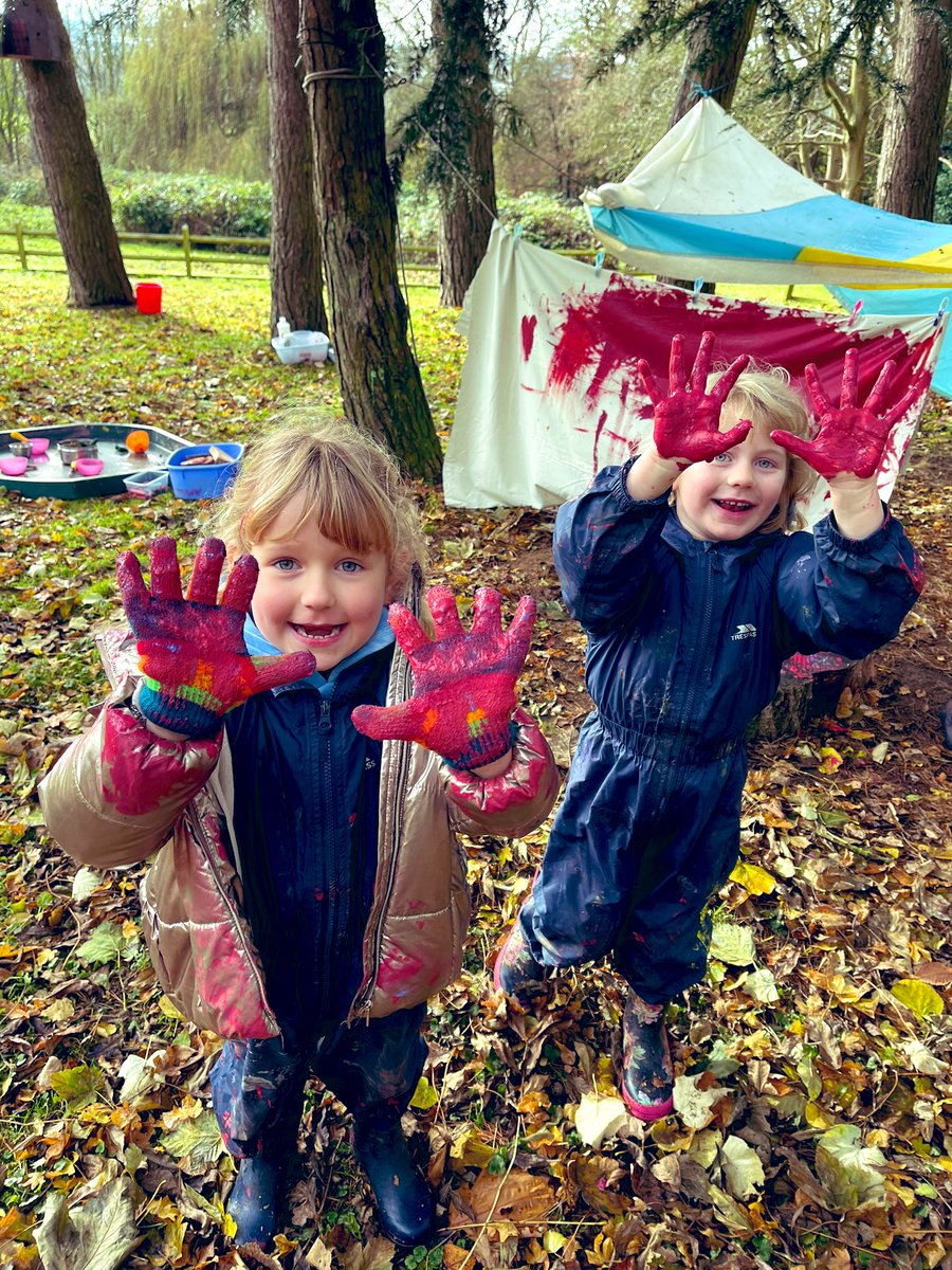 CarrdusRec's tweet photo. Reception had another fantastic forest school session today! We made mud Christmas puddings, decorated pine cones and made the most wonderful wreath to decorate our classroom! @CarrdusSchool https://t.co/9agCFrD8tc