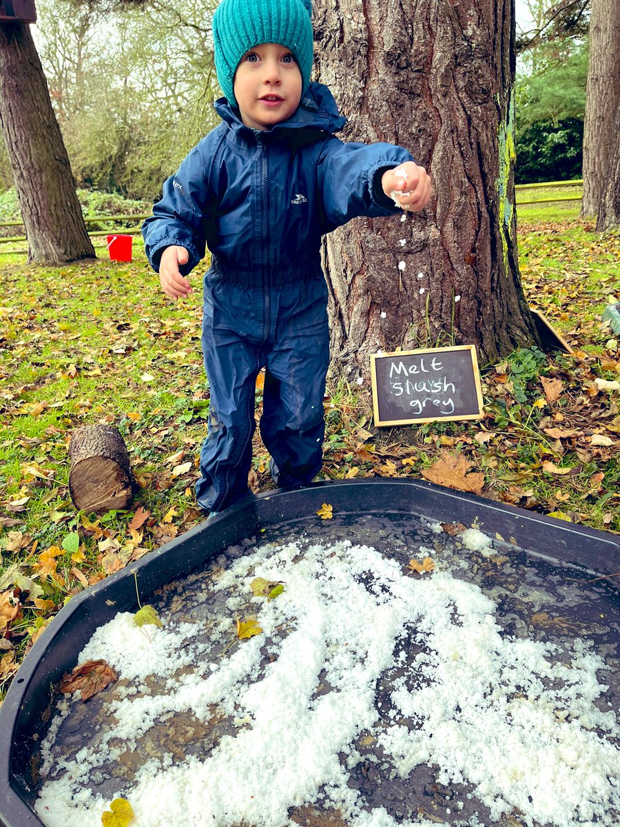 CarrdusRec's tweet photo. Reception had another fantastic forest school session today! We made mud Christmas puddings, decorated pine cones and made the most wonderful wreath to decorate our classroom! @CarrdusSchool https://t.co/9agCFrD8tc