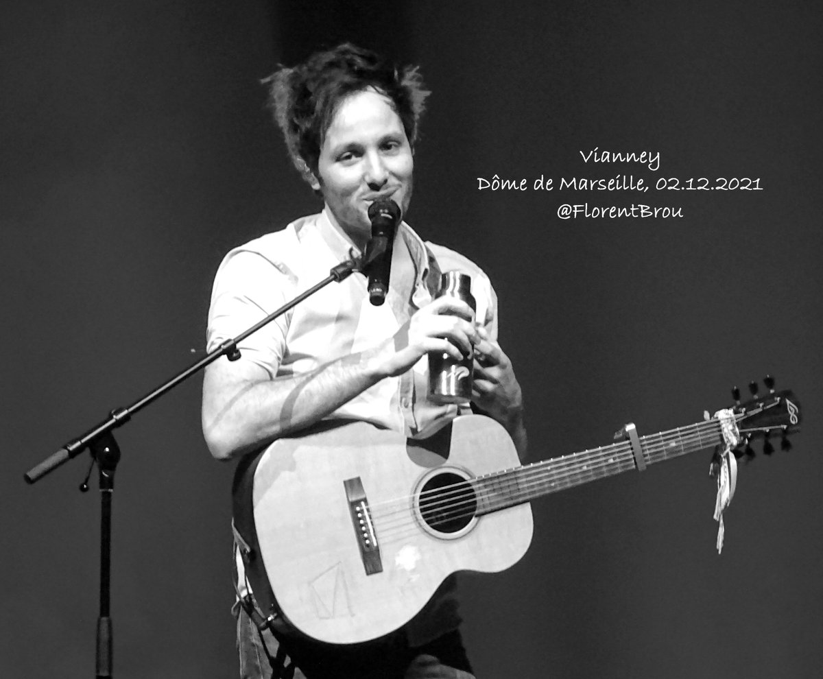 FlorentBrou's tweet image. Les nuits parfois courtes n'entament en rien la qualité de ton show !
Placés ds les gradins, nous avons pu nous rendre compte du magnifique jeu de sons &amp;amp; lumières !
BRAVO @VianneyMusique ! Ton équipe &amp;amp; toi avez fait l'unanimité !😀
#PetitsSavons #ToutDoux #DômeDeMarseille
💚❤💙
