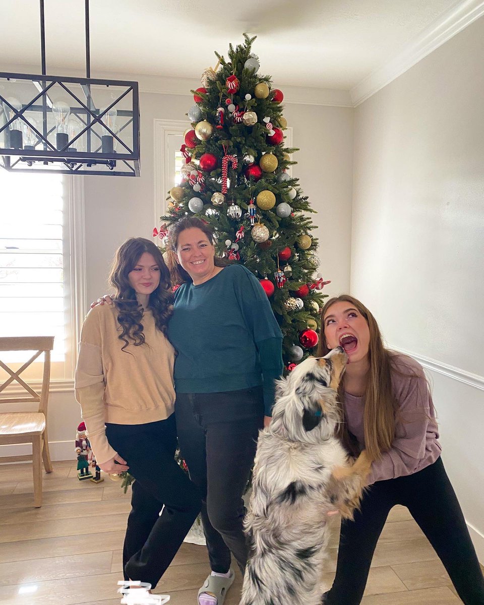 I couldn’t choose a favorite pic…

What are you giving someone for the holidays? 🎁💜