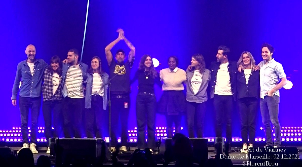 FlorentBrou's tweet image. Les nuits parfois courtes n'entament en rien la qualité de ton show !
Placés ds les gradins, nous avons pu nous rendre compte du magnifique jeu de sons &amp;amp; lumières !
BRAVO @VianneyMusique ! Ton équipe &amp;amp; toi avez fait l'unanimité !😀
#PetitsSavons #ToutDoux #DômeDeMarseille
💚❤💙