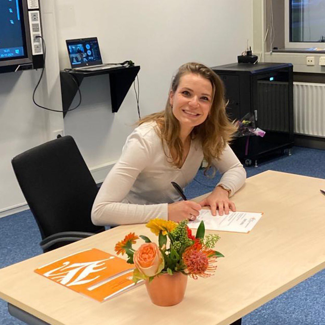 dehaere's tweet image. Collega Marijke Noeverman afgestudeerd als Healthy Ageing Professional
Op 30 november kreeg fysiotherapeut Marijke Noeverman haar diploma van de masteropleiding @Hanze_HA 
Zij mag zich nu Healthy Ageing Professional noemen. de-haere.nl/nieuws/fysioth…