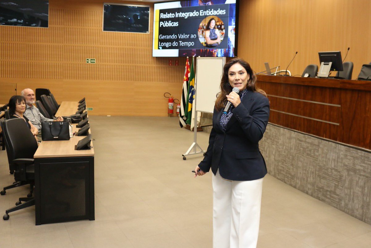 Martinez_Calvo1's tweet photo. A Prestação de Contas Anual é um dever estabelecido na Constituição que obriga tanto o Presidente da República quanto os administradores de órgãos e entidades do setor público (arts. 70 e 71 da Constituição Federal).
#relatointegrado https://t.co/3wNIbUsayf