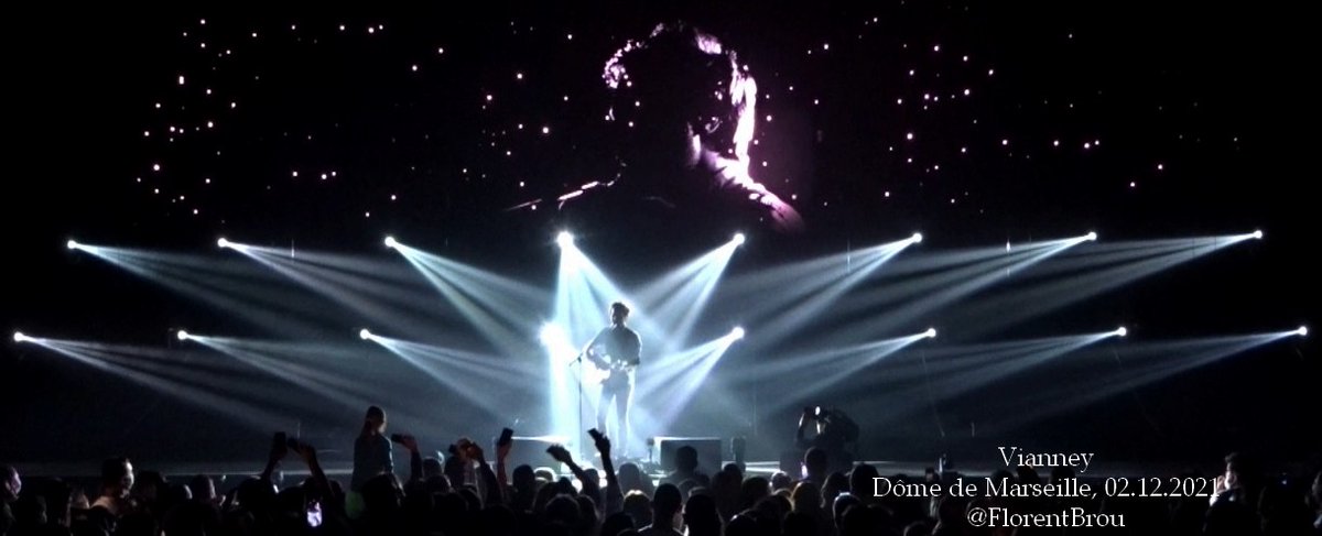 FlorentBrou's tweet image. Les nuits parfois courtes n'entament en rien la qualité de ton show !
Placés ds les gradins, nous avons pu nous rendre compte du magnifique jeu de sons &amp;amp; lumières !
BRAVO @VianneyMusique ! Ton équipe &amp;amp; toi avez fait l'unanimité !😀
#PetitsSavons #ToutDoux #DômeDeMarseille
💚❤💙