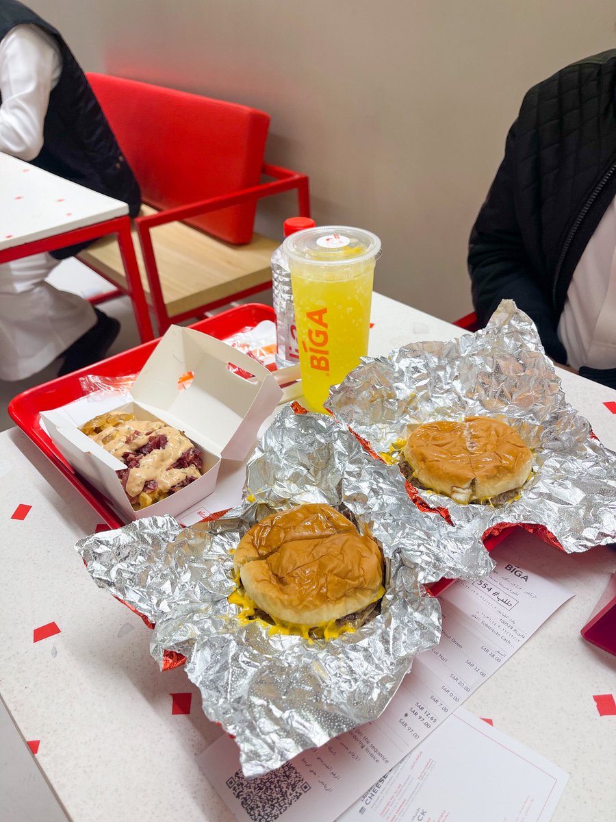 7_sh23's tweet photo. •مطعم: BIGA🍔-حي الربيع📍
أحدث مطعم متخصص في برجر اللحم
عندهم ثلاث انواع برجر
جربت بيقا صاين ٣٨ريال 
Snap: https://t.co/ixROMKsAaR https://t.co/3bRU2zfxpj