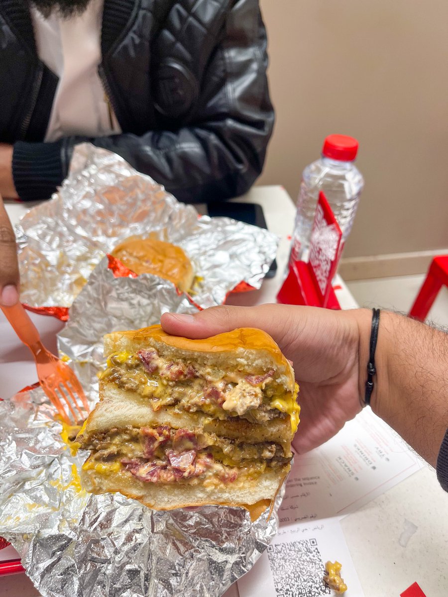 7_sh23's tweet photo. •مطعم: BIGA🍔-حي الربيع📍
أحدث مطعم متخصص في برجر اللحم
عندهم ثلاث انواع برجر
جربت بيقا صاين ٣٨ريال 
Snap: https://t.co/ixROMKsAaR https://t.co/3bRU2zfxpj