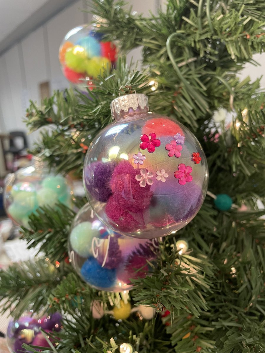 msbernabe_tms's tweet photo. Ornament making during den time today✨🎄 Thank you to my sweet students for helping me decorate our class tree this holiday season! https://t.co/lYCXz89Gx5