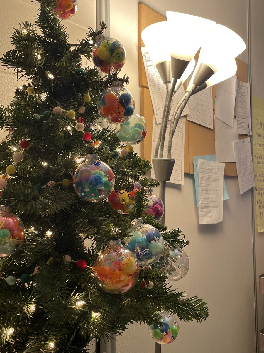 msbernabe_tms's tweet photo. Ornament making during den time today✨🎄 Thank you to my sweet students for helping me decorate our class tree this holiday season! https://t.co/lYCXz89Gx5
