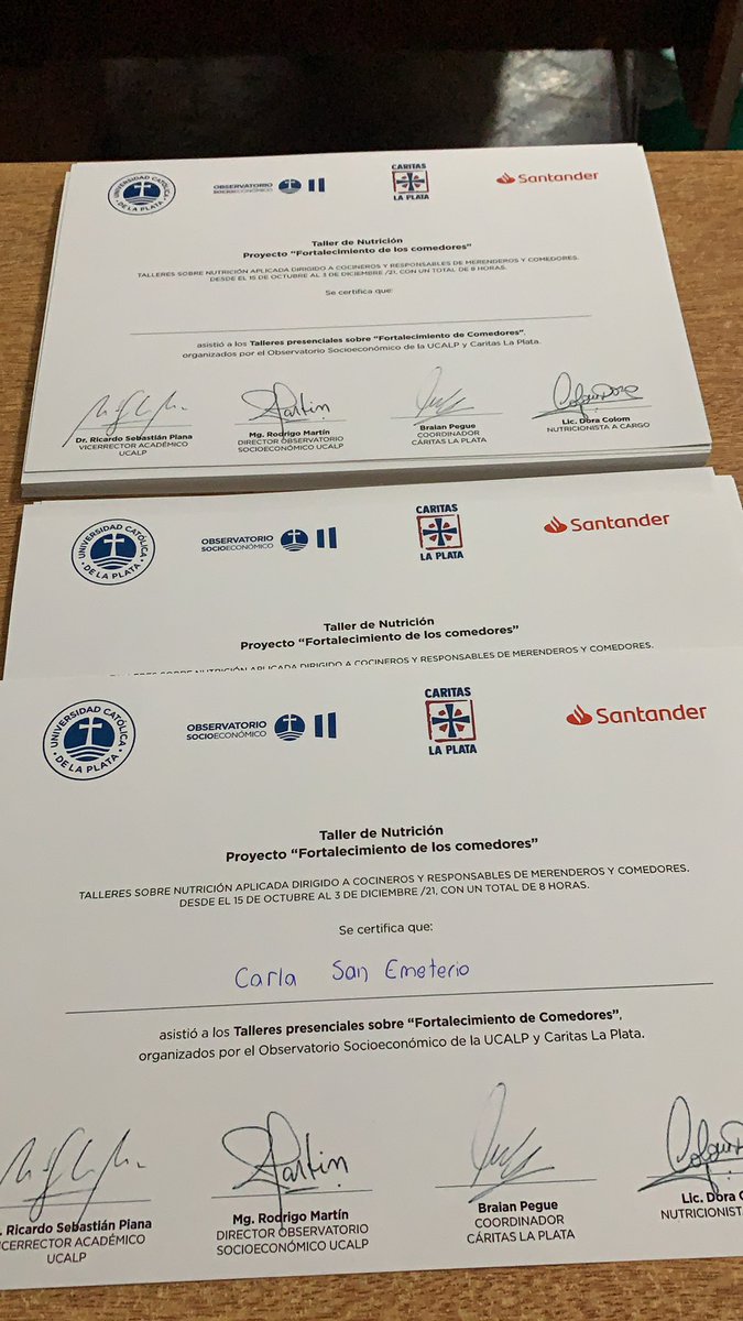 RMpolyecono's tweet photo. Hoy finaliza el Taller de Nutrición dirigido a todas y todos los responsables de merenderos y comedores del GLP y haremos entrega de los CERTIFiCADOS de asistencia. Proyecto “Fortalecimiento de los Comedores” estar cerca  #encuentro #pueblo @Observ_UCALP https://t.co/47ecEBMPli