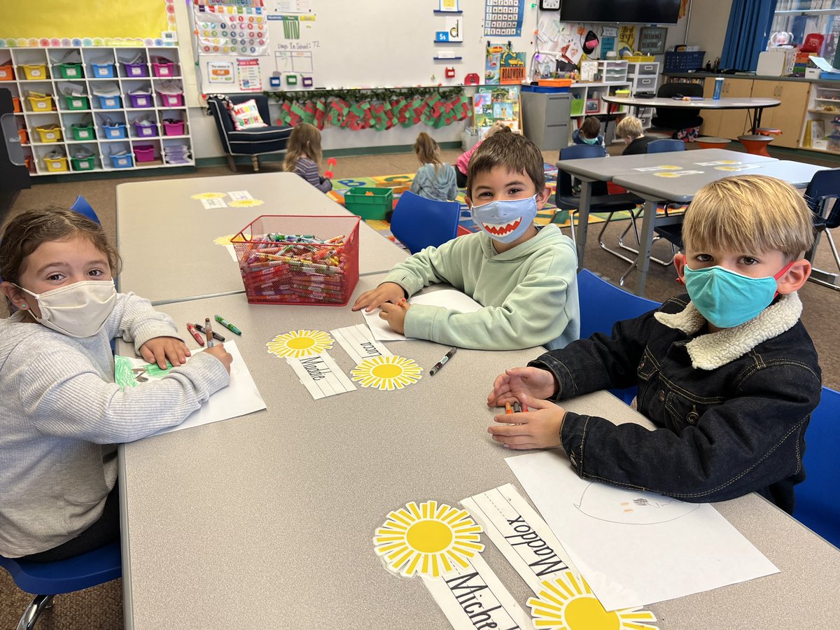 MsAngelaRiley's tweet photo. There’s nothing better than some explore time with friends on a Friday afternoon! @pennpanthers https://t.co/icH9fOHyxv